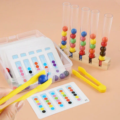 Close de brinquedo Montessori de cores e coordenação destacando cores e detalhes importantes do produto