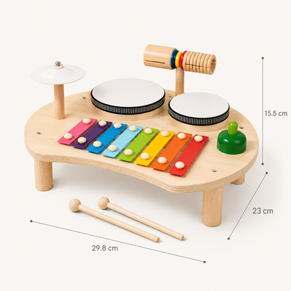 Close de mesa musical Montessori de madeira destacando cores e detalhes importantes do produto